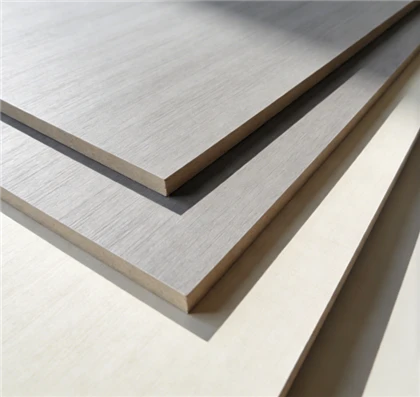 Hpl laminatlangan yong'inga chidamli MDF paneli yong'inga chidamli o'rta zichlikdagi tolali panelli oshxona shkafi E0 E1 E2HPL qoplamali MDF tekis yog'och qizil MDF mebel uchun